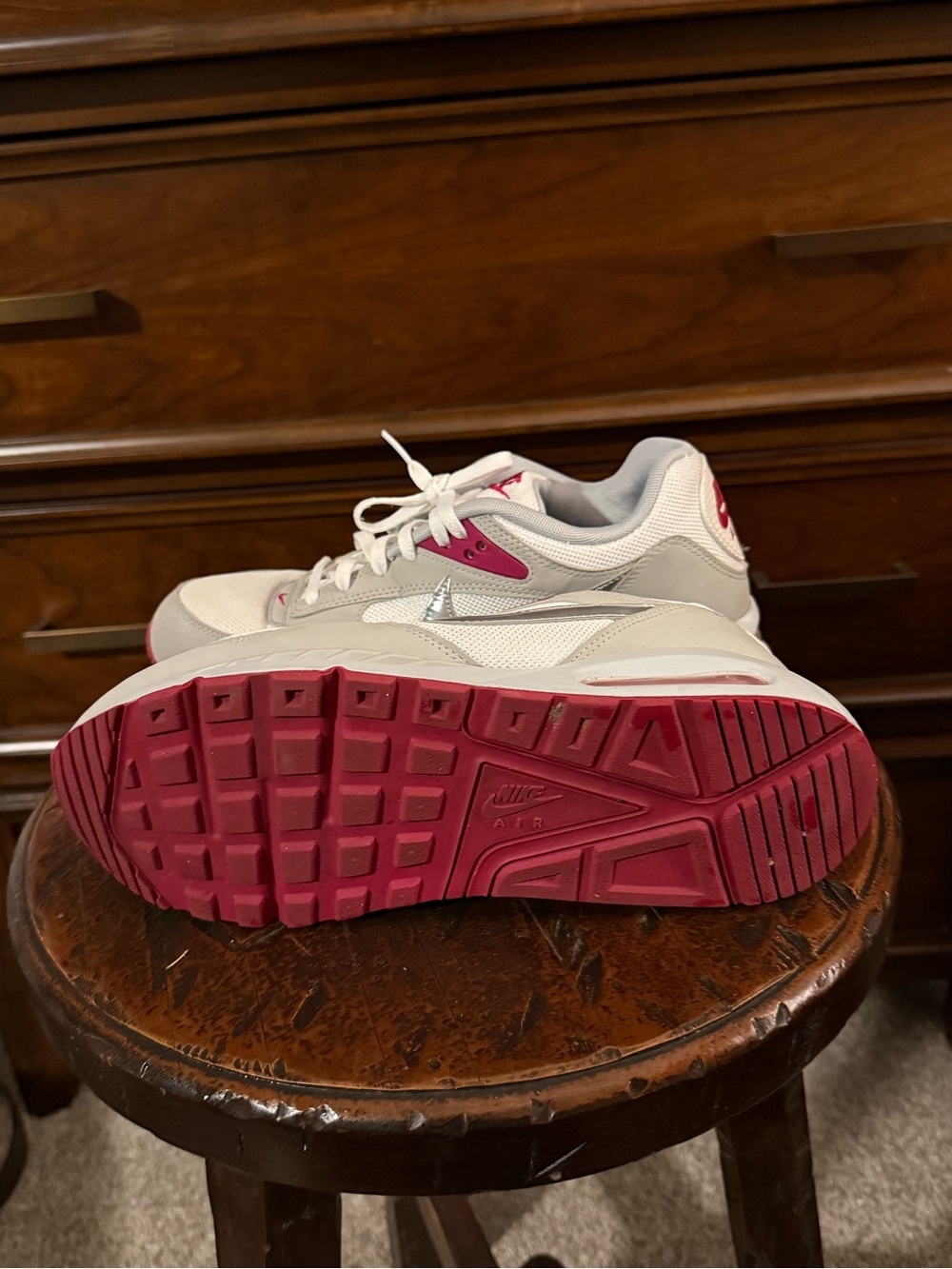 6 pair of women’s Nike tennis shoes - size 11 - Picture 15 of 16